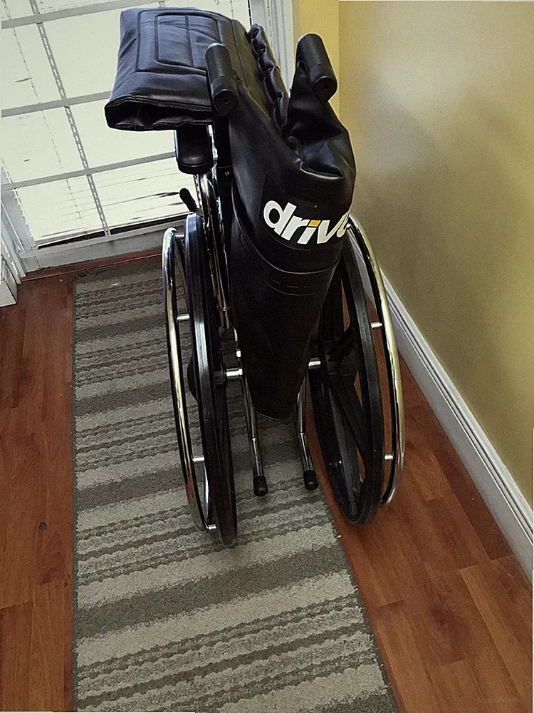 Drive Medical Bariatric Sentra EC Heavy-Duty Wheelchair with Foot Rests