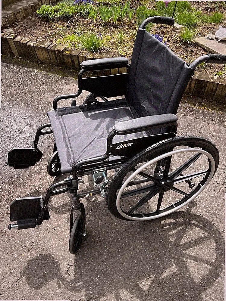 Drive Medical gvm318dda-sf Wheelchair Ltwt 18”w/DDA & S/A Footrests Cruiser lll