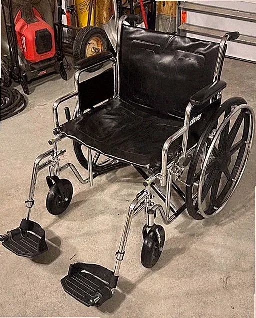 Drive Medical Sentra EC Heavy-Duty Bariatric Wheelchair with Foot Rests