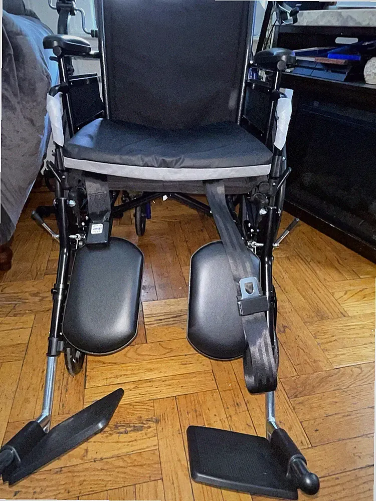 Drive Medical Silver Sport 2 Wheelchair - Silver Vein (SSP216DDA-ELR)