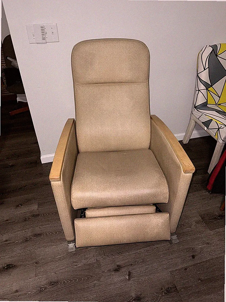 Hill-Rom Aero 3 Position Medical Recliner Chair P9080