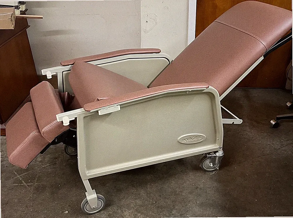 Invacare IH6074A recliner. Good condition, guaranteed.