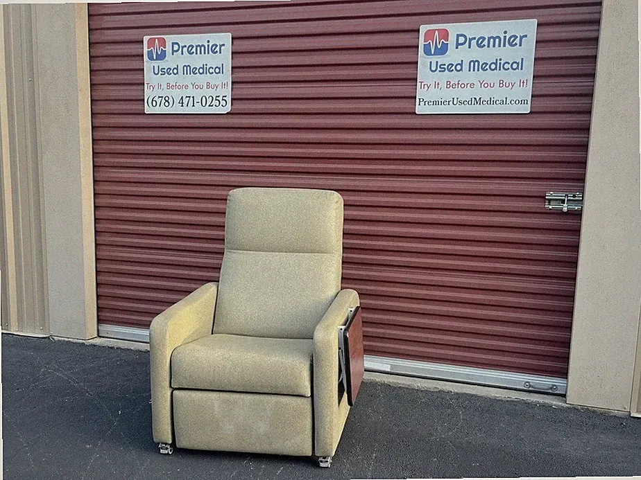 IV Hospital Medical Recliner w Original Green Upholstery *Premier Used Medical*