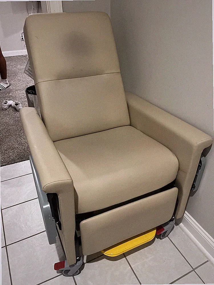 Medical recliner bariatric chair