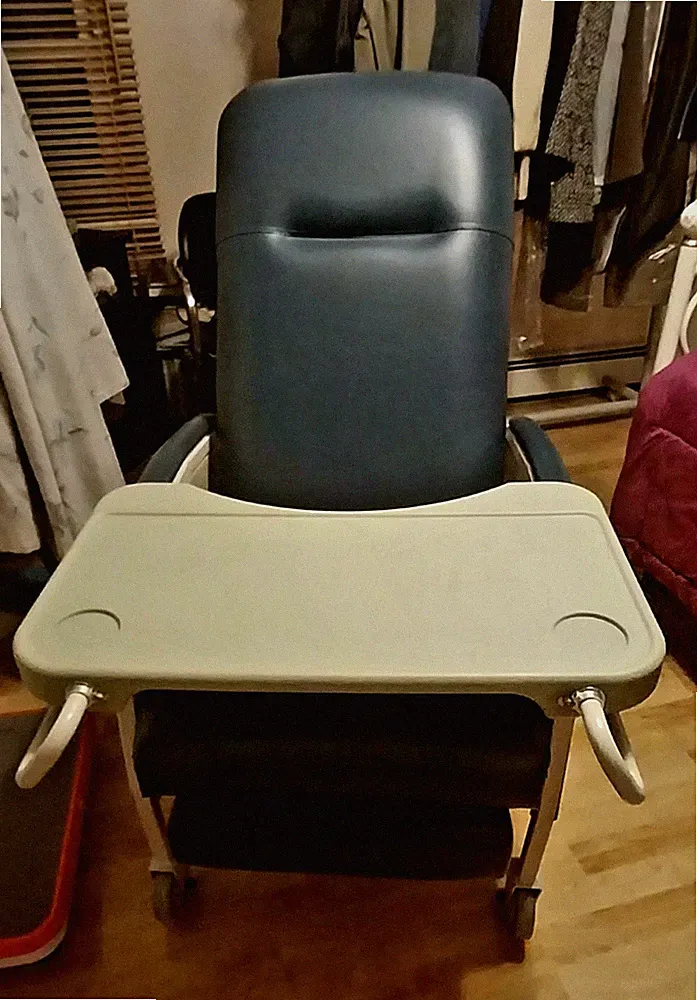 Reclining Medical Chairs (w/ Trays)